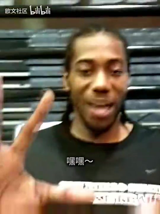 最后这动作太逗了！直观感受小卡的大手！手大就是可以为所欲为！